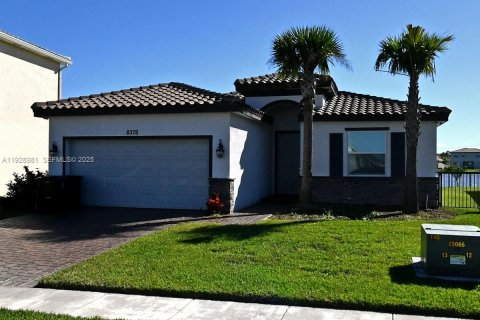 House in Port St. Lucie, Florida 3 bedrooms, 153.2 sq.m. № 2039783