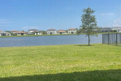 House in Port St. Lucie, Florida 3 bedrooms, 153.2 sq.m. № 2039783 - photo 13