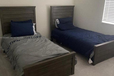 House in Port St. Lucie, Florida 3 bedrooms, 153.2 sq.m. № 2039783 - photo 9