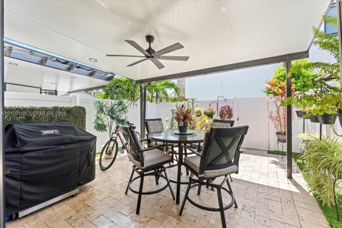 Townhouse in Hialeah, Florida 3 bedrooms, 131.18 sq.m. № 2401291 - photo 24