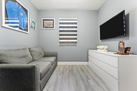 Townhouse in Hialeah, Florida 3 bedrooms, 131.18 sq.m. № 2401291 - photo 22