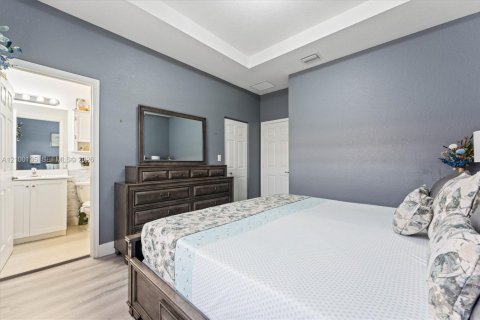 Townhouse in Hialeah, Florida 3 bedrooms, 131.18 sq.m. № 2401291 - photo 17