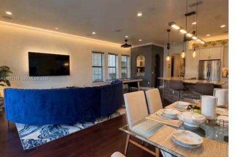 Casa en venta en Kissimmee, Florida, 8 dormitorios, 399.48 m2 № 2378645 - foto 7