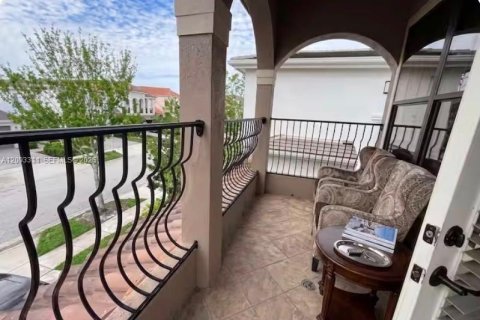 Casa en venta en Kissimmee, Florida, 8 dormitorios, 399.48 m2 № 2378645 - foto 24
