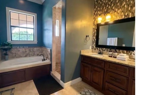 Casa en venta en Kissimmee, Florida, 8 dormitorios, 399.48 m2 № 2378645 - foto 19