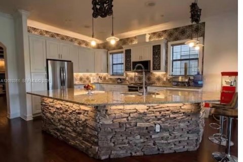Casa en venta en Kissimmee, Florida, 8 dormitorios, 399.48 m2 № 2378645 - foto 8