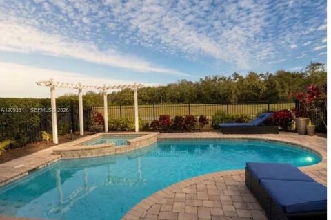 Casa en venta en Kissimmee, Florida, 8 dormitorios, 399.48 m2 № 2378645 - foto 2
