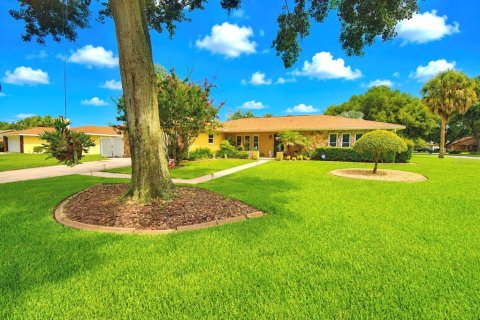 House in Auburndale, Florida 3 bedrooms, 177.81 sq.m. № 2216691 - photo 8
