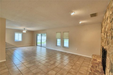 House in Auburndale, Florida 3 bedrooms, 177.81 sq.m. № 2216691 - photo 24