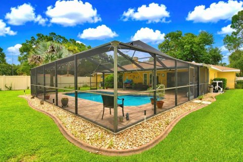House in Auburndale, Florida 3 bedrooms, 177.81 sq.m. № 2216691 - photo 15