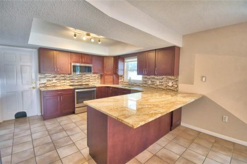 House in Auburndale, Florida 3 bedrooms, 177.81 sq.m. № 2216691 - photo 29