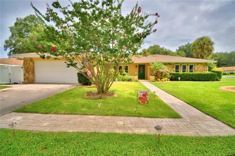 House in Auburndale, Florida 3 bedrooms, 177.81 sq.m. № 2216691 - photo 2