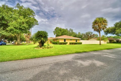 House in Auburndale, Florida 3 bedrooms, 177.81 sq.m. № 2216691 - photo 18