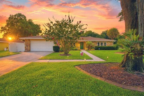 House in Auburndale, Florida 3 bedrooms, 177.81 sq.m. № 2216691
