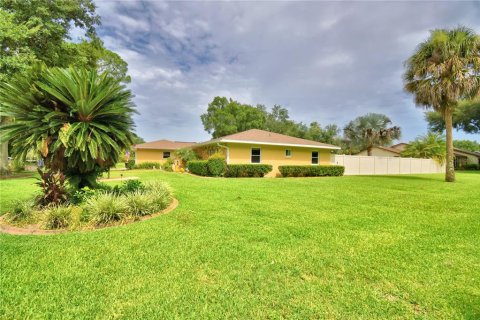 House in Auburndale, Florida 3 bedrooms, 177.81 sq.m. № 2216691 - photo 17