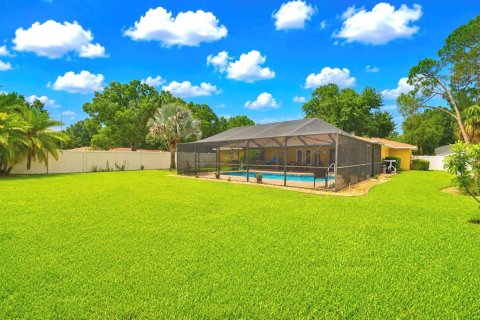 House in Auburndale, Florida 3 bedrooms, 177.81 sq.m. № 2216691 - photo 13