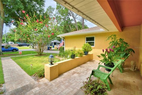 House in Auburndale, Florida 3 bedrooms, 177.81 sq.m. № 2216691 - photo 7