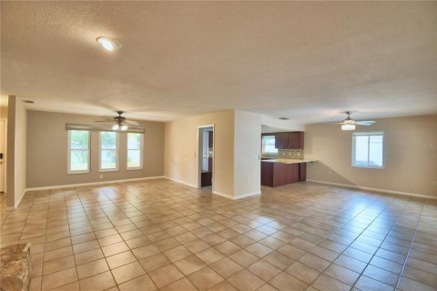 House in Auburndale, Florida 3 bedrooms, 177.81 sq.m. № 2216691 - photo 28