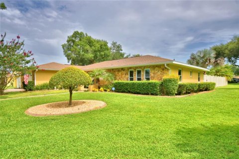 House in Auburndale, Florida 3 bedrooms, 177.81 sq.m. № 2216691 - photo 11
