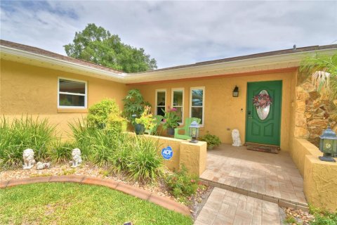House in Auburndale, Florida 3 bedrooms, 177.81 sq.m. № 2216691 - photo 6
