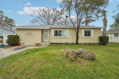 House in Saint Petersburg, Florida 3 bedrooms, 90.12 sq.m. № 1543515 - photo 1