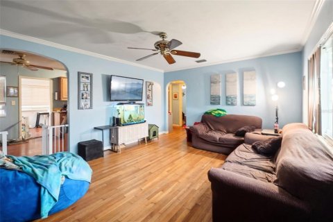 House in Saint Petersburg, Florida 3 bedrooms, 90.12 sq.m. № 1543515 - photo 4