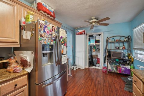 House in Saint Petersburg, Florida 3 bedrooms, 90.12 sq.m. № 1543515 - photo 9