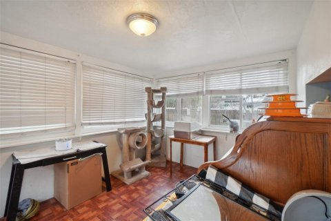 House in Saint Petersburg, Florida 3 bedrooms, 90.12 sq.m. № 1543515 - photo 15
