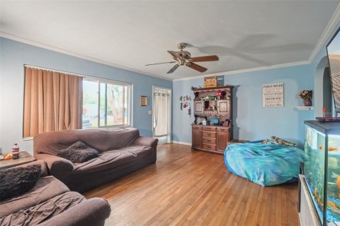 House in Saint Petersburg, Florida 3 bedrooms, 90.12 sq.m. № 1543515 - photo 5