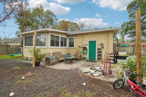 House in Saint Petersburg, Florida 3 bedrooms, 90.12 sq.m. № 1543515 - photo 18