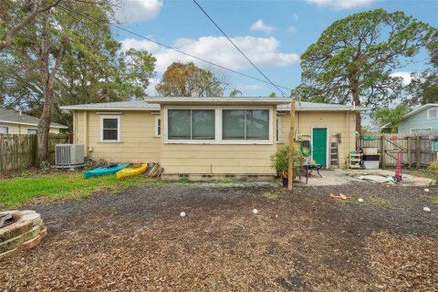 House in Saint Petersburg, Florida 3 bedrooms, 90.12 sq.m. № 1543515 - photo 19