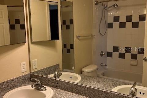 Townhouse in Bradenton, Florida 3 bedrooms, 119.1 sq.m. № 1866167 - photo 15