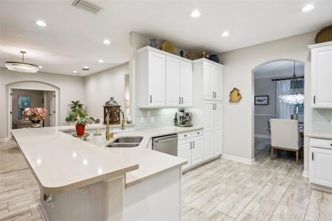 House in Mount Dora, Florida 4 bedrooms, 265.98 sq.m. № 2208366 - photo 19