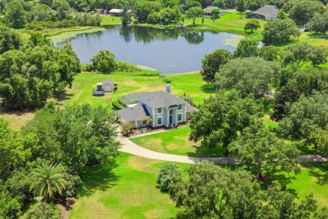 House in Mount Dora, Florida 4 bedrooms, 265.98 sq.m. № 2208366