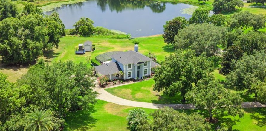 House in Mount Dora, Florida 4 bedrooms, 265.98 sq.m. № 2208366