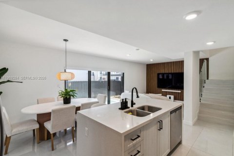 House in Florida City, Florida 5 bedrooms, 168.15 sq.m. № 2030173 - photo 9