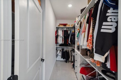 House in Florida City, Florida 5 bedrooms, 168.15 sq.m. № 2030173 - photo 28