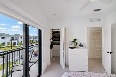 House in Florida City, Florida 5 bedrooms, 168.15 sq.m. № 2030173 - photo 21