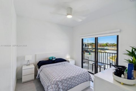 House in Florida City, Florida 5 bedrooms, 168.15 sq.m. № 2030173 - photo 22