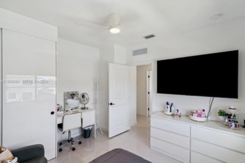 House in Florida City, Florida 5 bedrooms, 168.15 sq.m. № 2030173 - photo 25