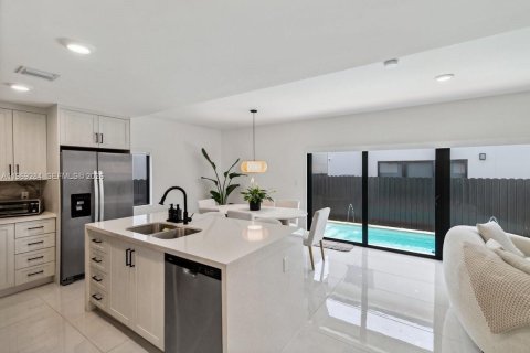 House in Florida City, Florida 5 bedrooms, 168.15 sq.m. № 2030173 - photo 14