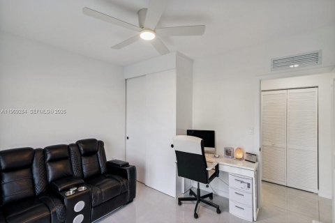 House in Florida City, Florida 5 bedrooms, 168.15 sq.m. № 2030173 - photo 29