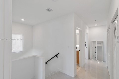 House in Florida City, Florida 5 bedrooms, 168.15 sq.m. № 2030173 - photo 20