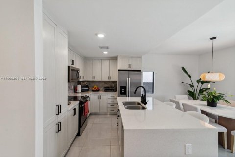 House in Florida City, Florida 5 bedrooms, 168.15 sq.m. № 2030173 - photo 17