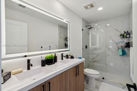 House in Florida City, Florida 5 bedrooms, 168.15 sq.m. № 2030173 - photo 23