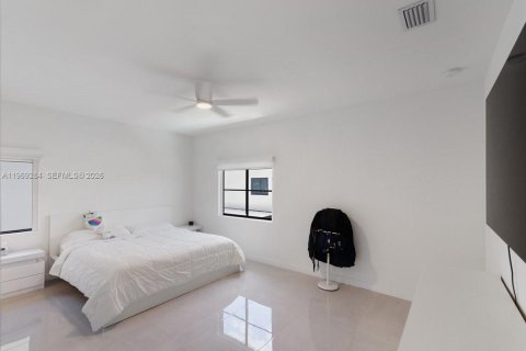 House in Florida City, Florida 5 bedrooms, 168.15 sq.m. № 2030173 - photo 24