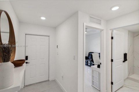 House in Florida City, Florida 5 bedrooms, 168.15 sq.m. № 2030173 - photo 5