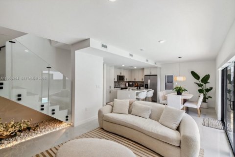 House in Florida City, Florida 5 bedrooms, 168.15 sq.m. № 2030173 - photo 12