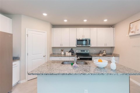 Villa ou maison à vendre à Zephyrhills, Floride: 4 chambres, 217.39 m2 № 2200319 - photo 11