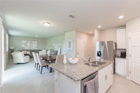 Villa ou maison à vendre à Zephyrhills, Floride: 4 chambres, 217.39 m2 № 2200319 - photo 9